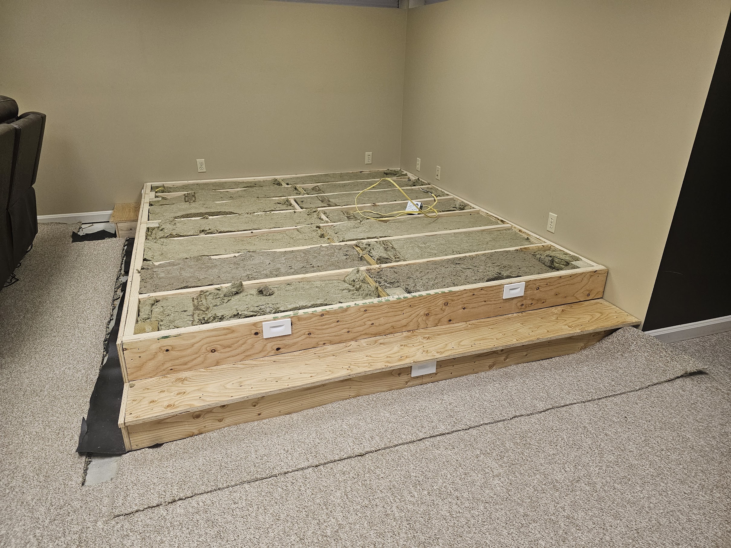 Plywood subfloor installation