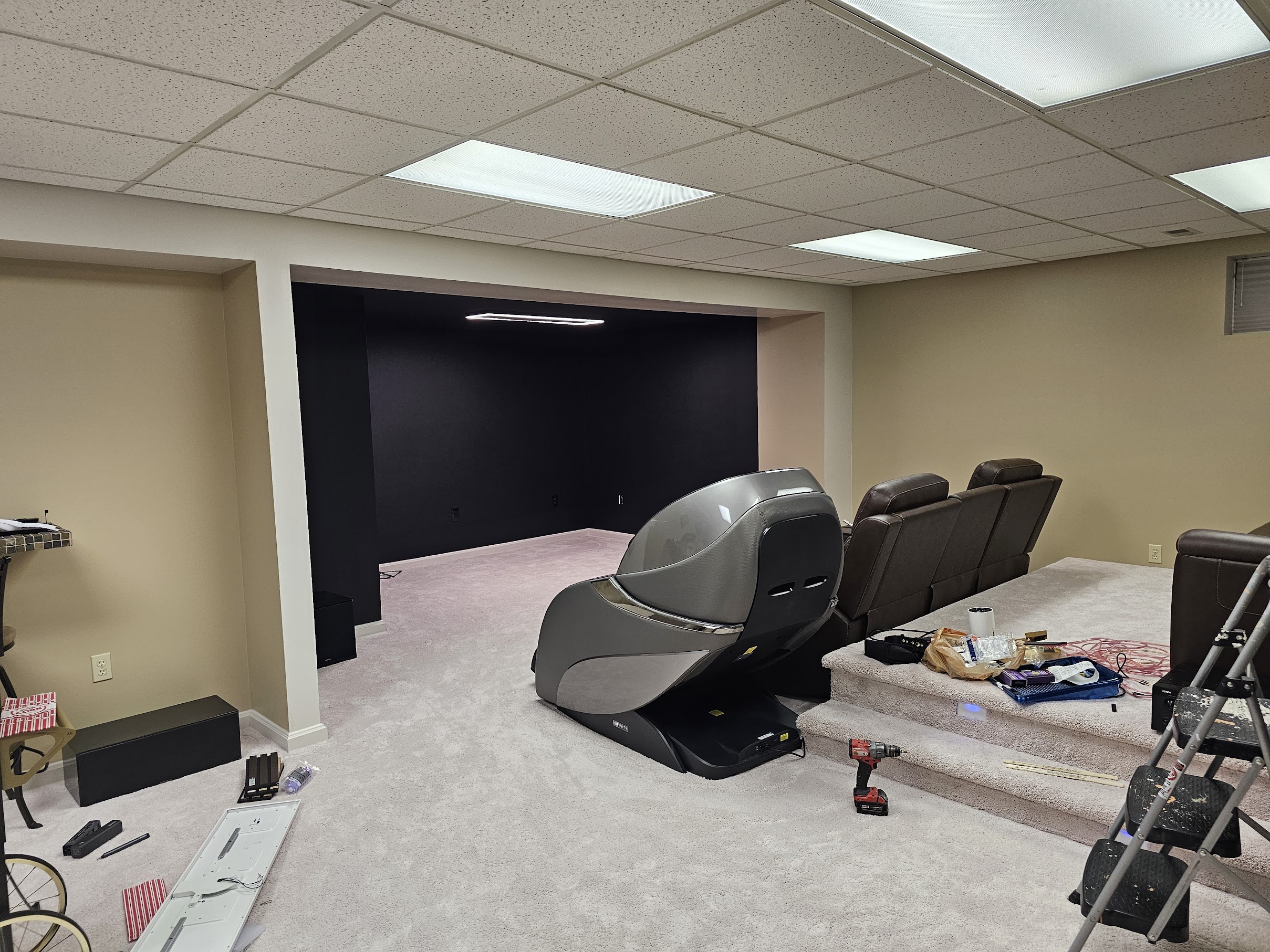 Screen nook being painted black